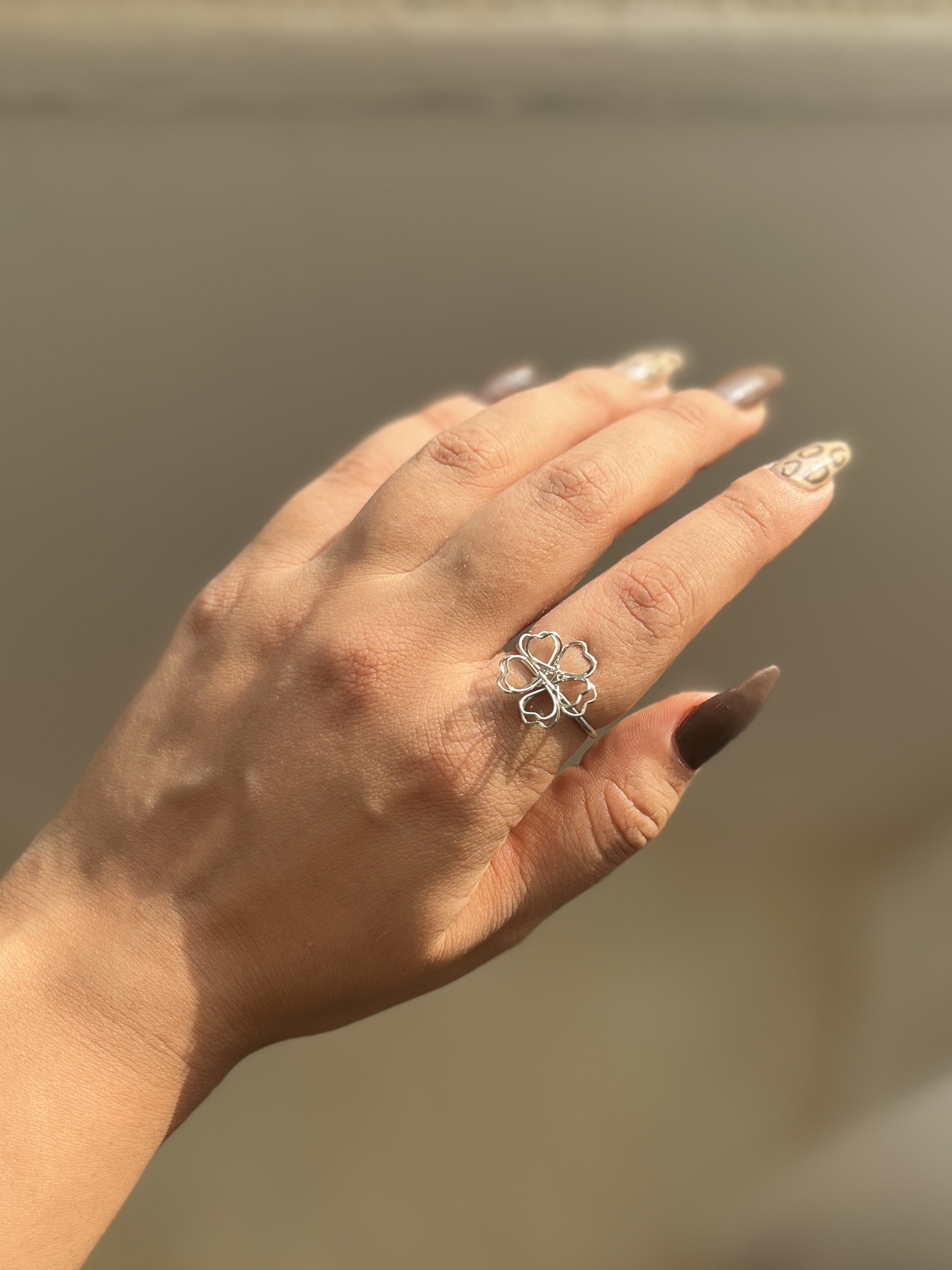 انگشتر زنانه نقره ای مینیمال و ظریف