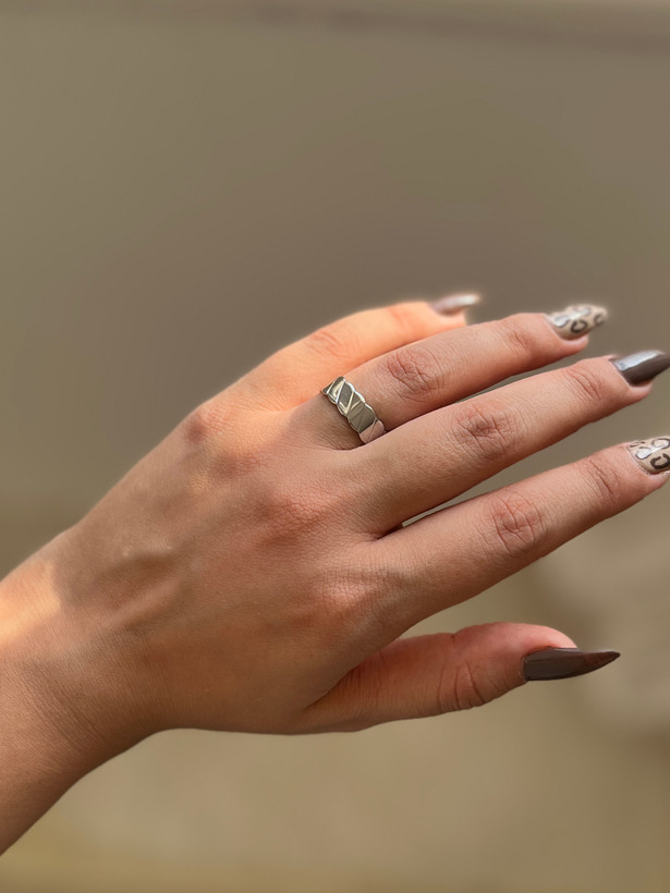 انگشتر زنانه نقره ای مینیمال و ظریف