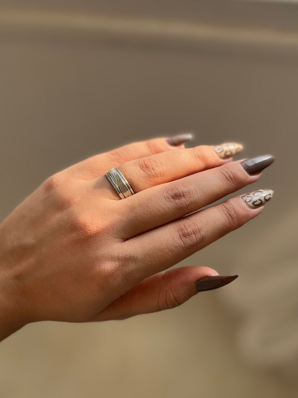 انگشتر زنانه نقره ای مینیمال و ظریف